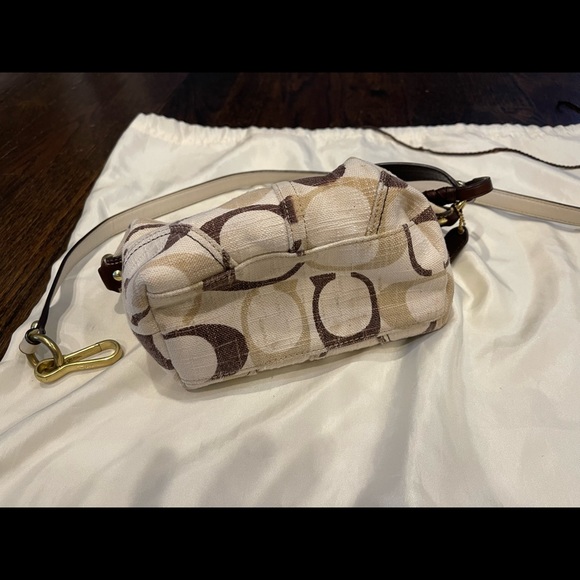 Coach purse/handbag with shoulder strap and carrying bag - Picture 4 of 6